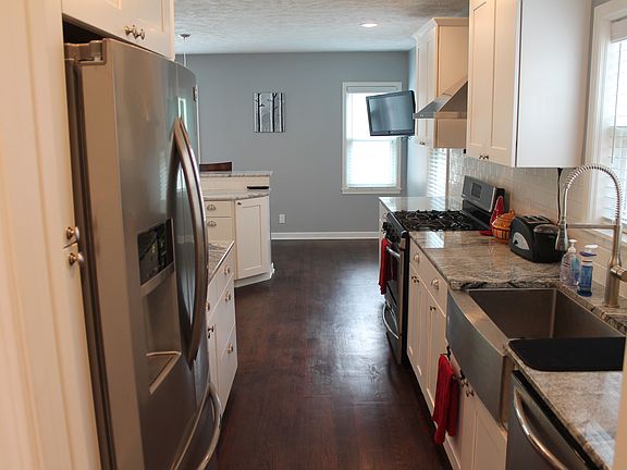 4th image of 2520 Country Club Ave
