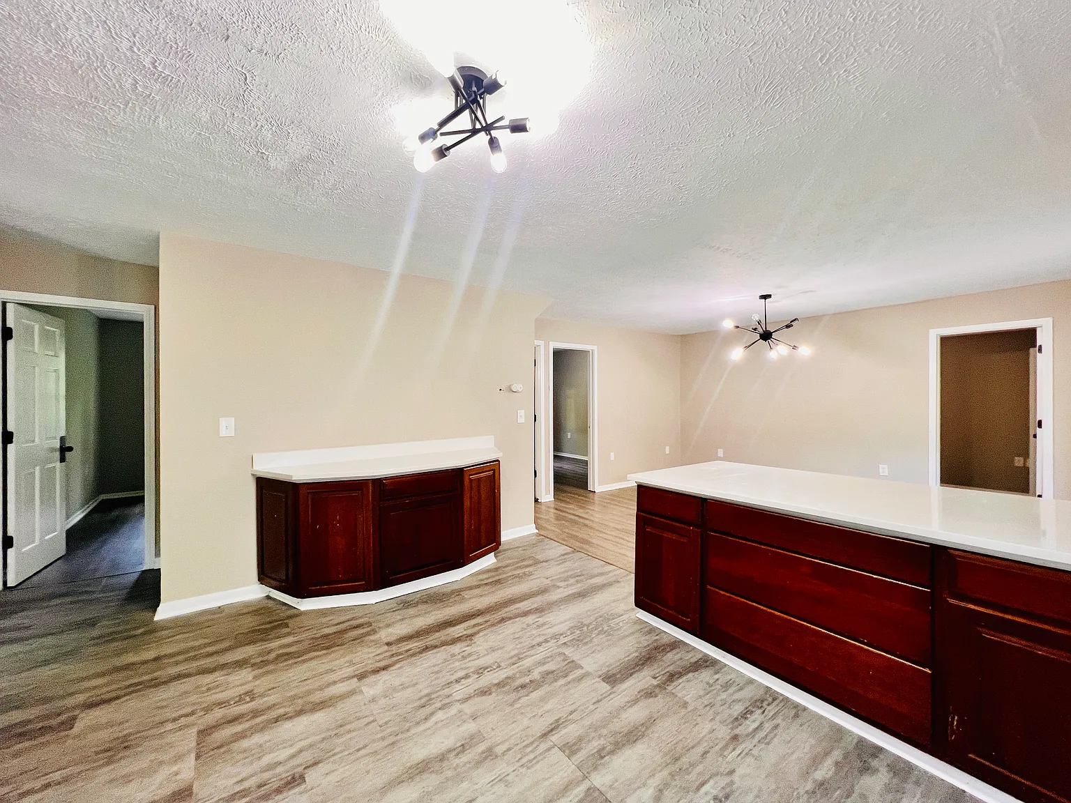 4 bed, 1683 sqft, $1,925 — Photo 3