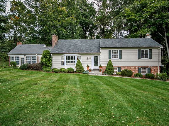 2nd image of 4 Laurel Hill Pl
