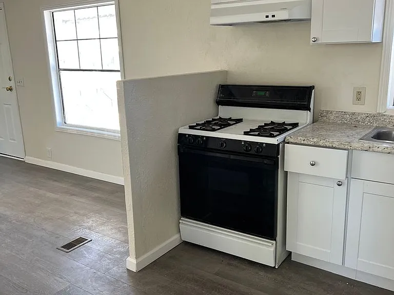 2080 Sweetwater Dr — Photo 10
