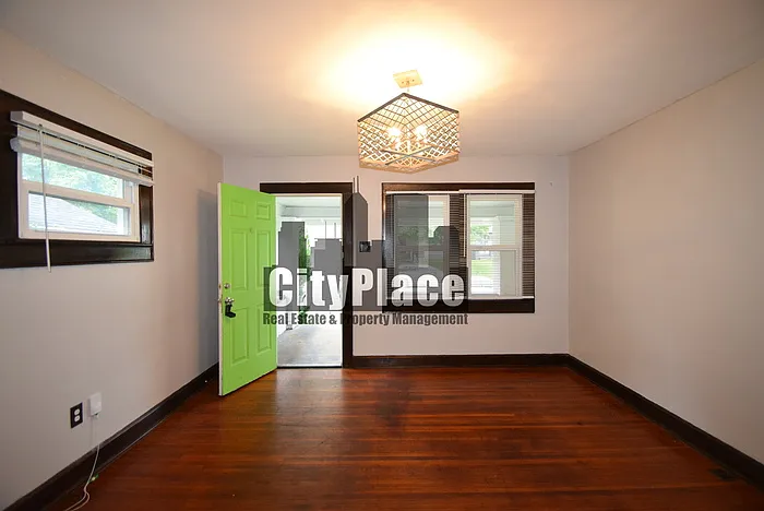 721 N Denny St — Photo 4