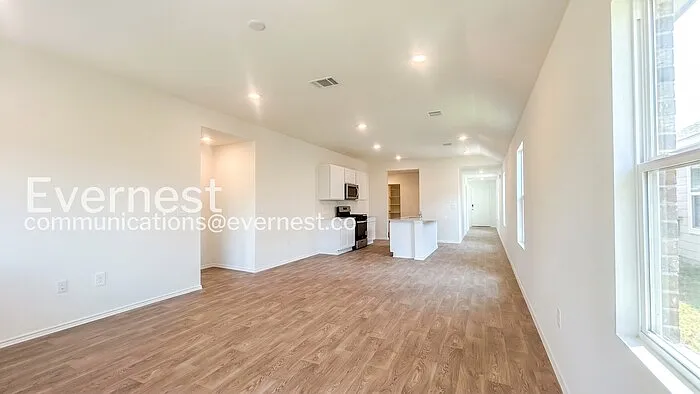 3 bed, 2.0 bath, 1470 sqft, $1,745 — Photo 2