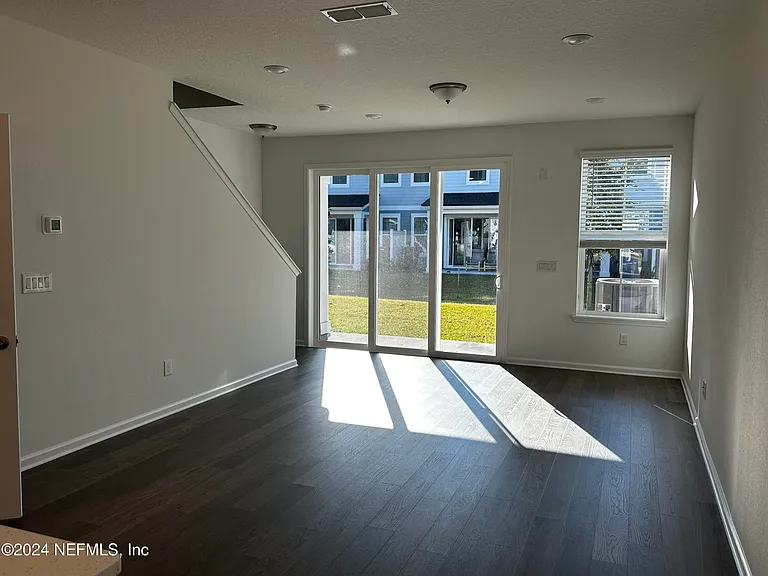 33 Thurnham Lane St — Photo 4