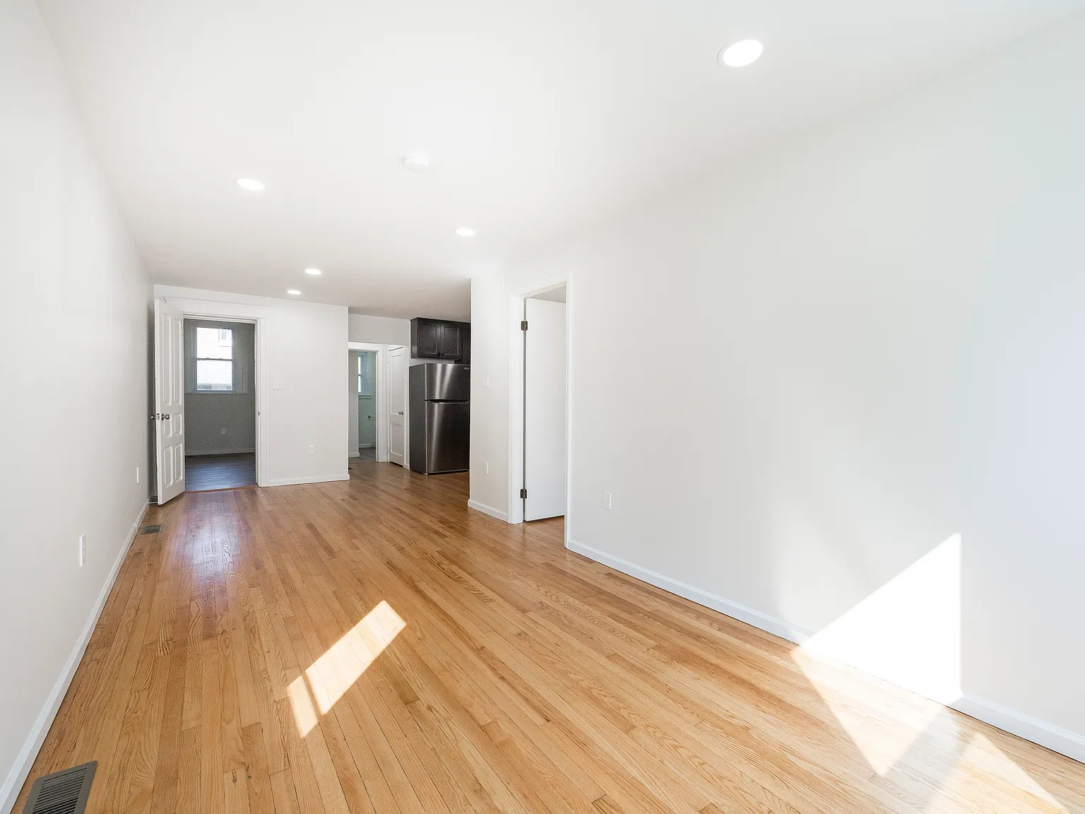 554 Main St — Photo 4