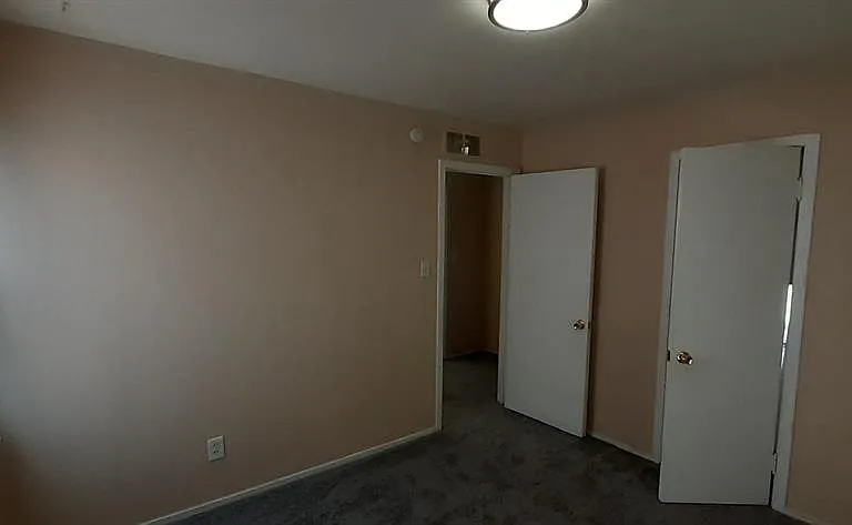 8662 Ford Ave — Photo 10