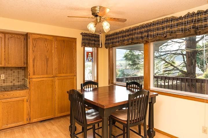 1st image of 558 Oak Hill Cir