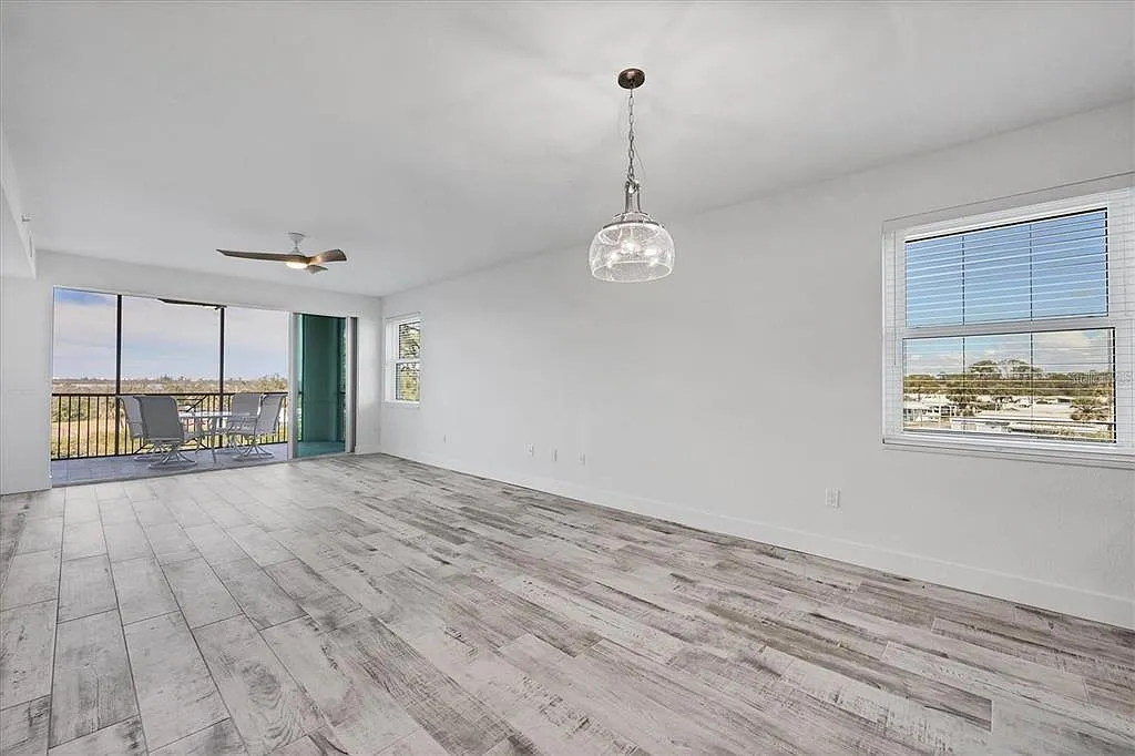 3 bed, 2.5 bath, 2028 sqft, $3,500 — Photo 3