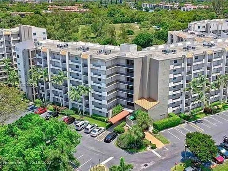 3910 Inverrary Blvd #703B — Photo 9