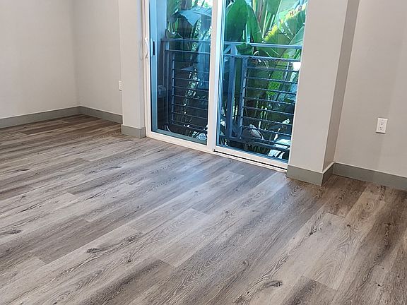 5th image of 7040 Woodman Ave #307