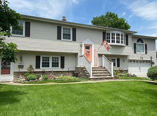 12 Hearle Dr, Pequannock, NJ 07440