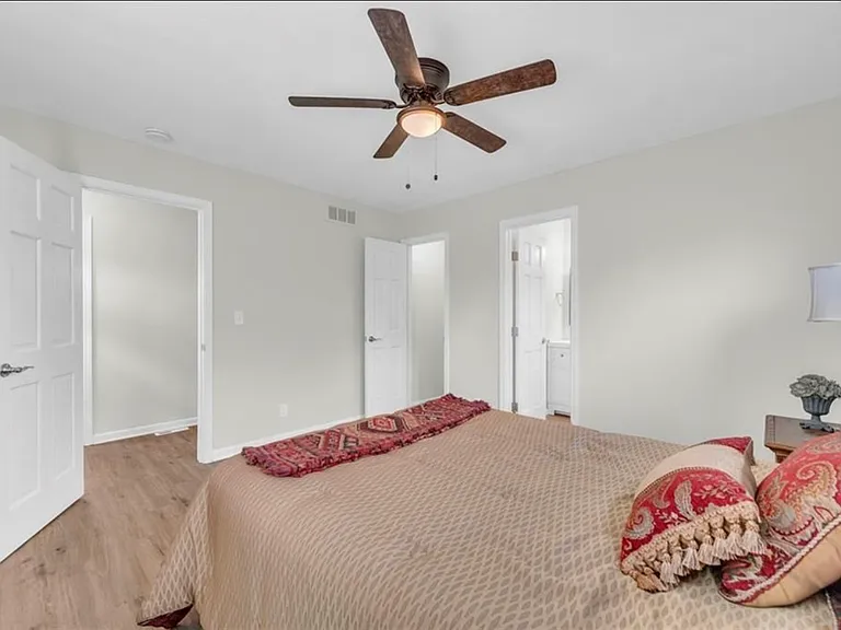 2942 Wayne Ave #1 — Photo 13