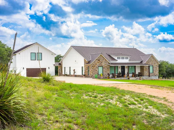 147 Gray Wolf, Blanco, TX 78606