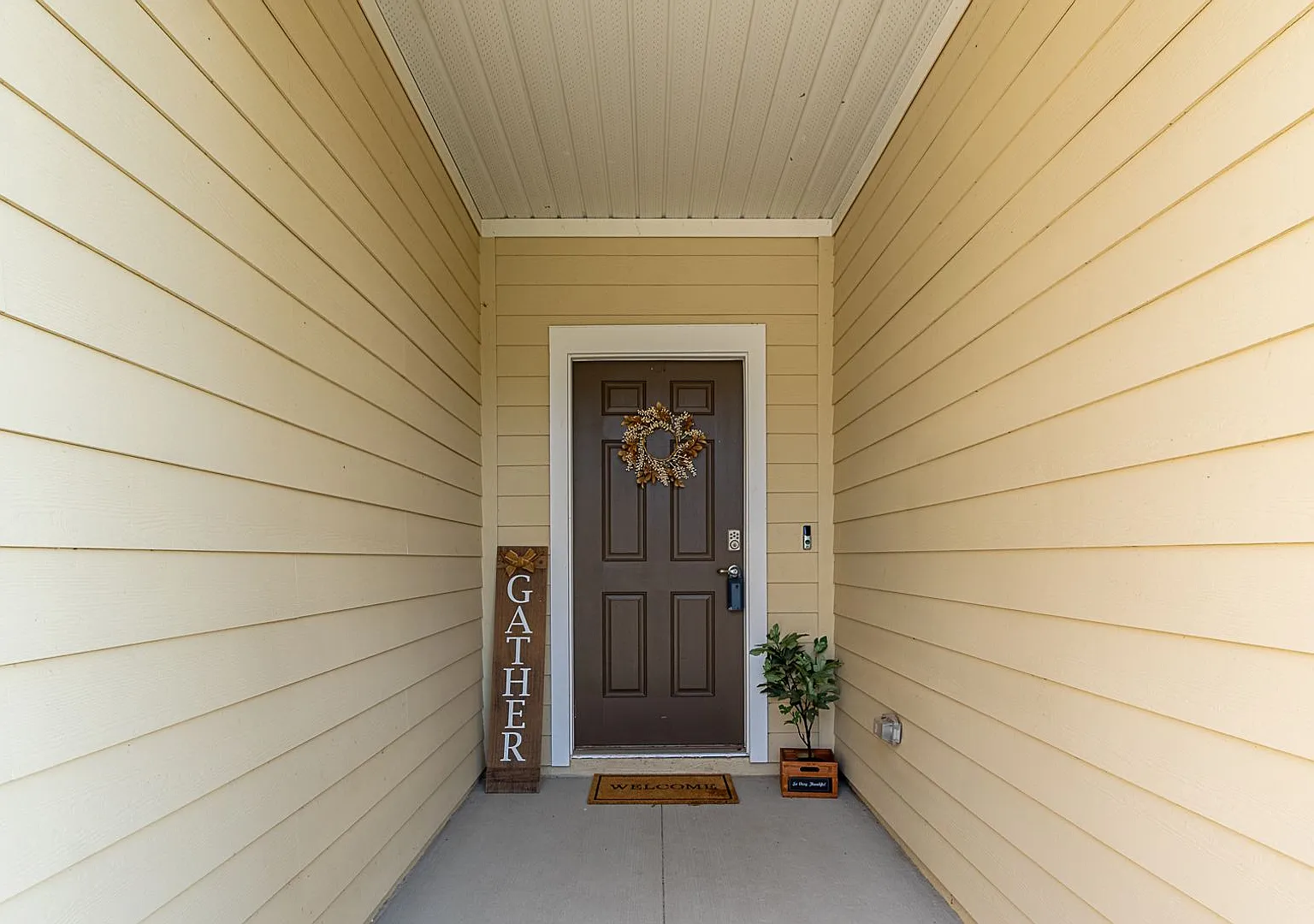 Spacious 4-Bedroom Home in Tara Village Available NOW! — Photo 3