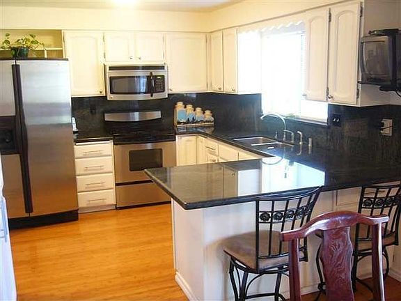 2nd image of 319 E Shiloh Hills Dr