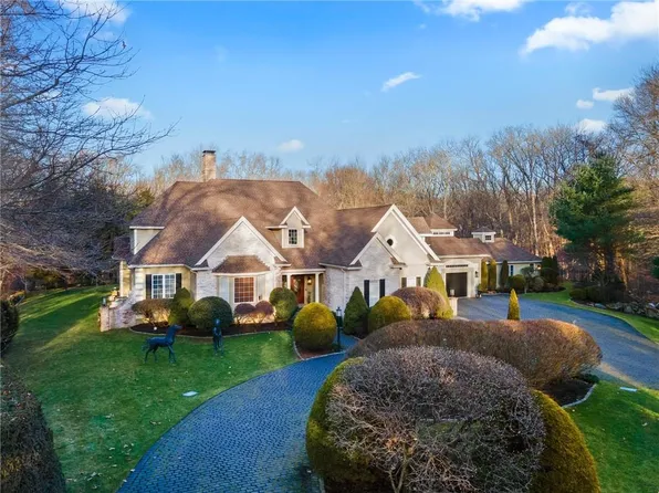 13 Belmont Dr, Lincoln, RI 02865