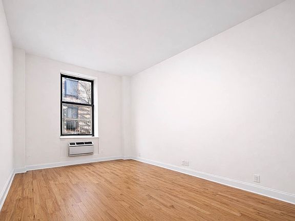 5th image of 201 E 12th St APT 520