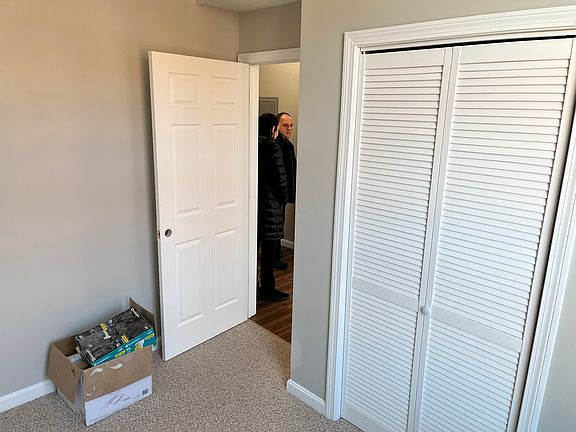 5th image of 369 Hanover St #3F