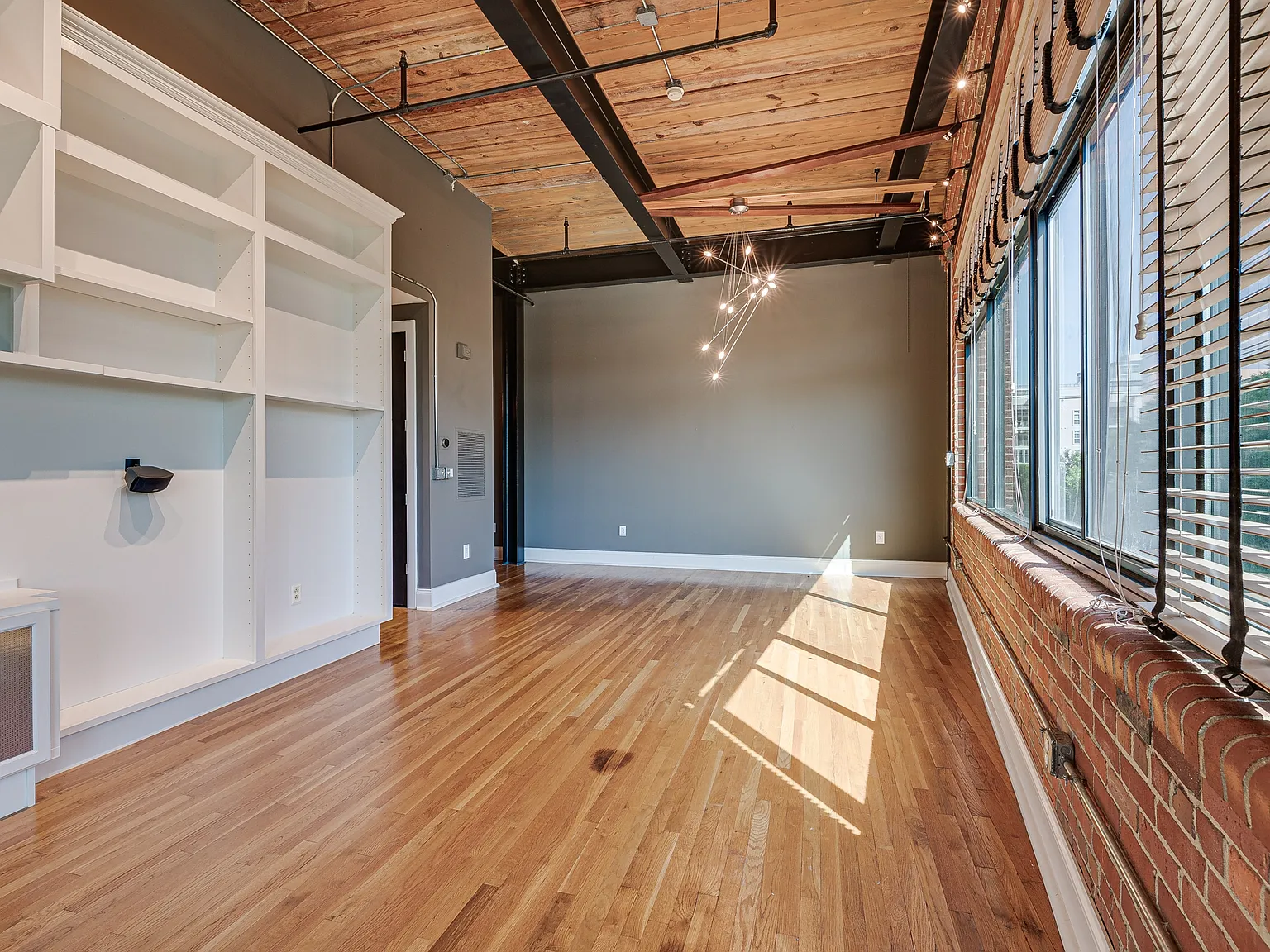 310 Arlington Ave. - Unit 429 — Photo 2