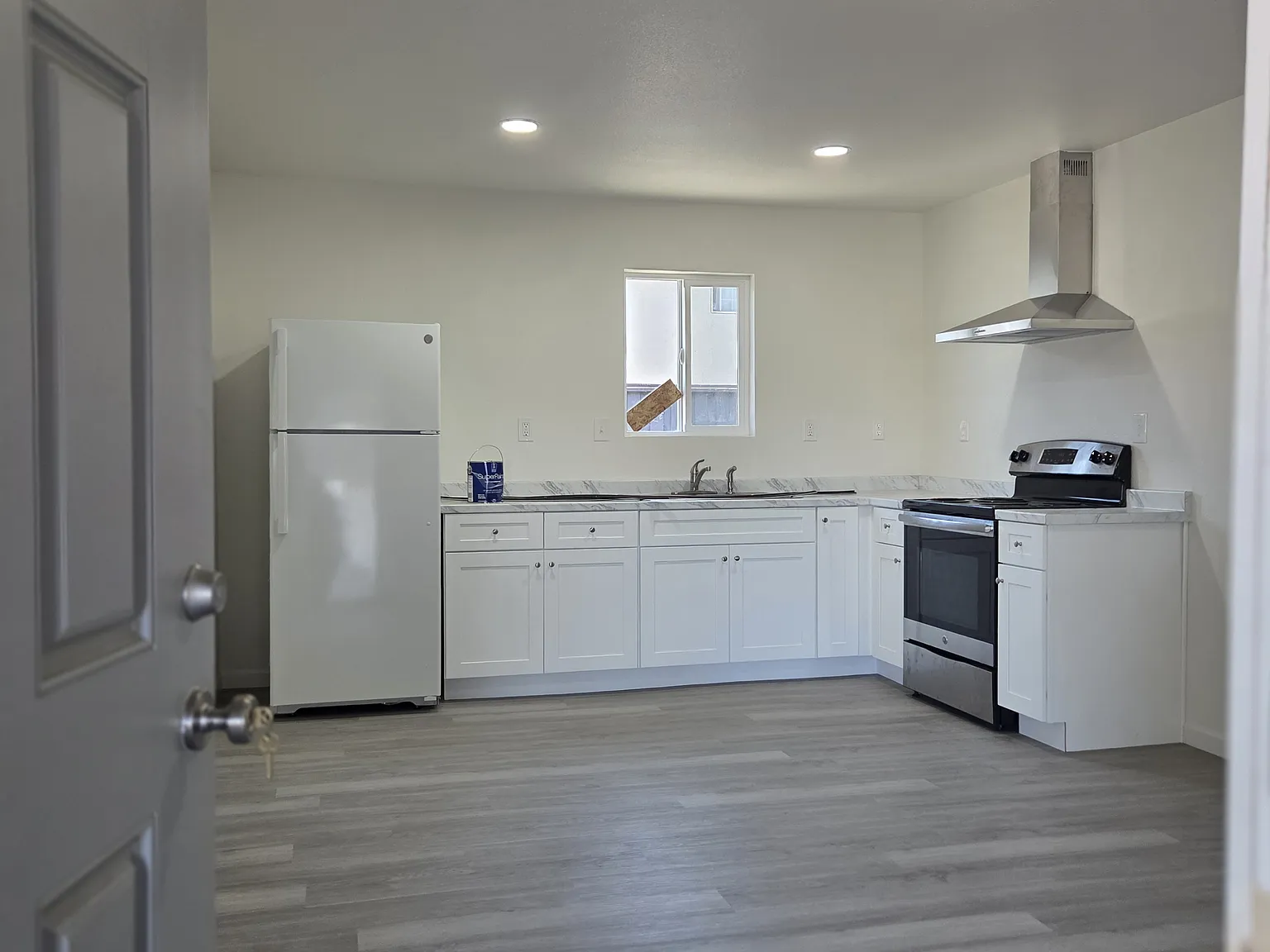 1 bed, 800 sqft, $1,350 — Photo 2