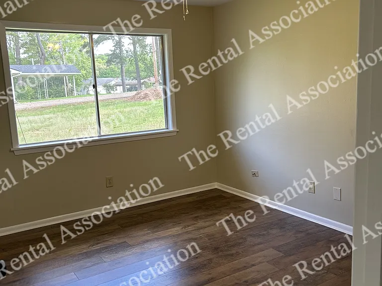 1801 Roosevelt Dr — Photo 8