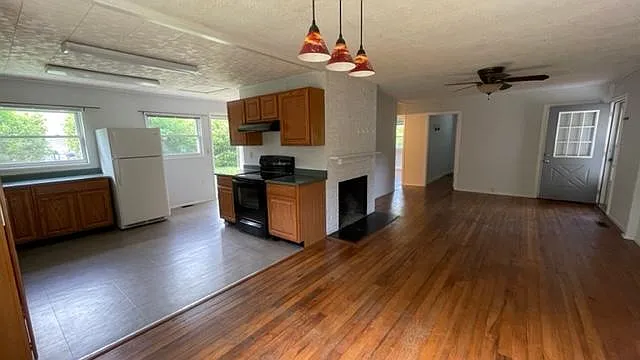 Building Photo - 455 East Dr