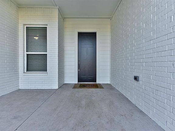 3rd image of 118 Primrose Point Ave NE
