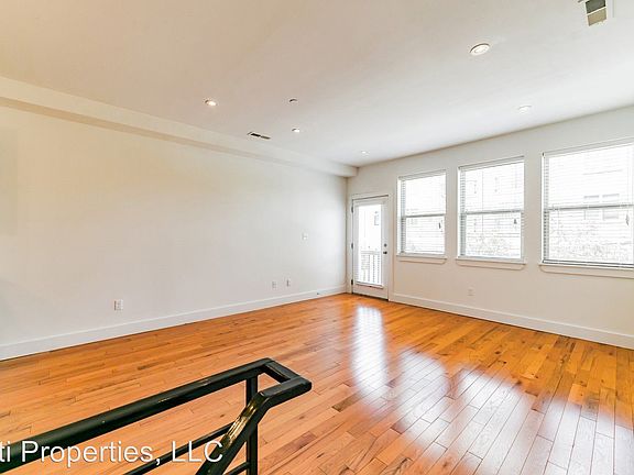 3rd image of 1607 Ogden St #8434500