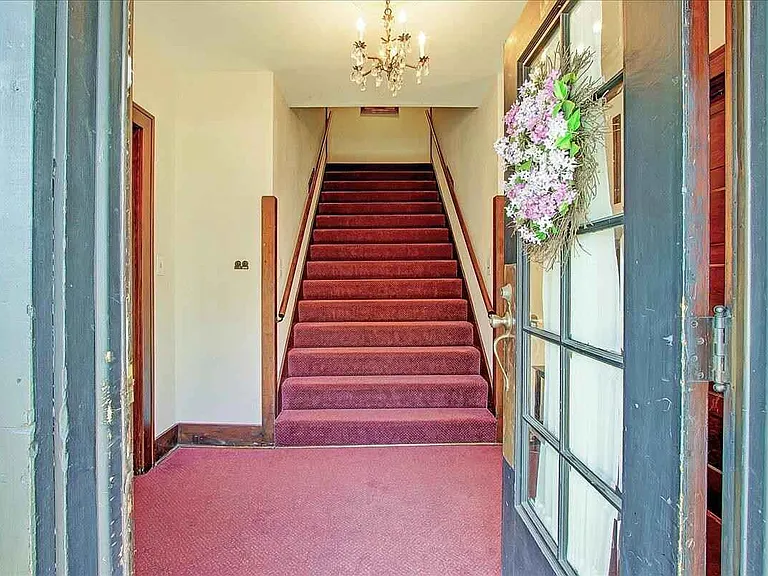 137 E Court St #4 — Photo 3
