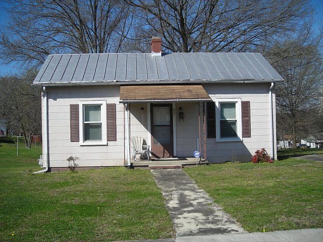 1st image of 82 Schoolfield Dr