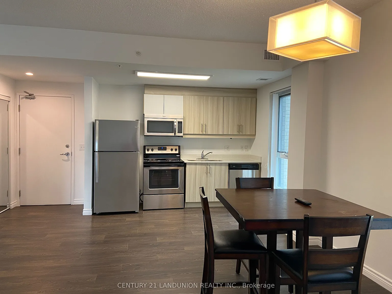 158 King Street N Tower 2 — Photo 2