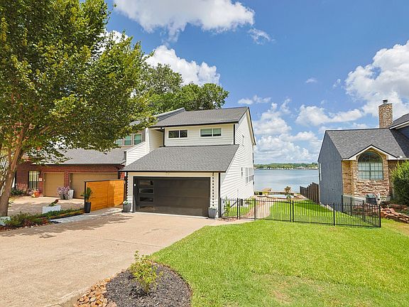 3rd image of 848 Lake View Dr