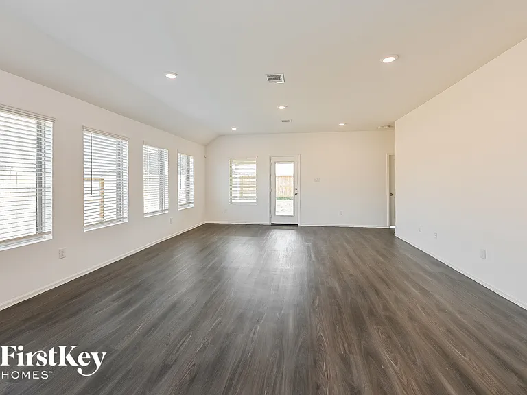 7514 Oakmont Ave — Photo 2