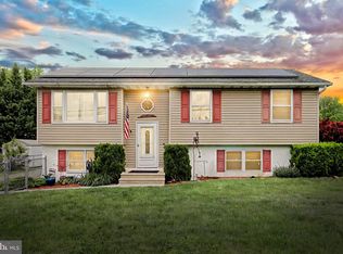 390 Hanover St, New Oxford, PA 17350