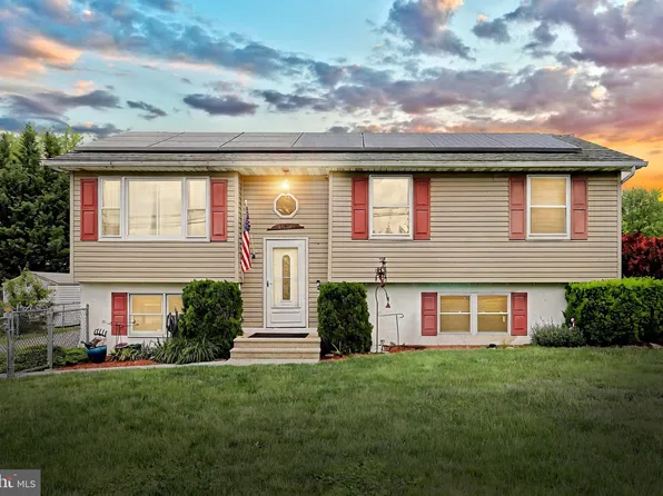 390 Hanover St, New Oxford, PA 17350