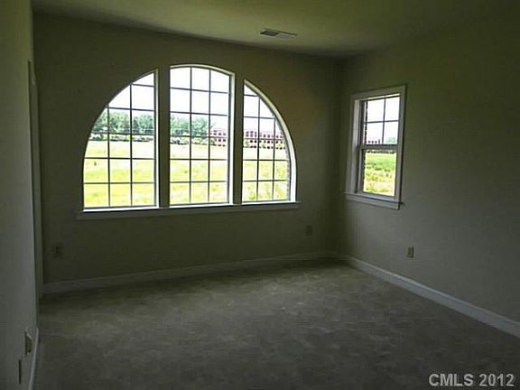 3rd image of 120 Steinbeck Way APT A