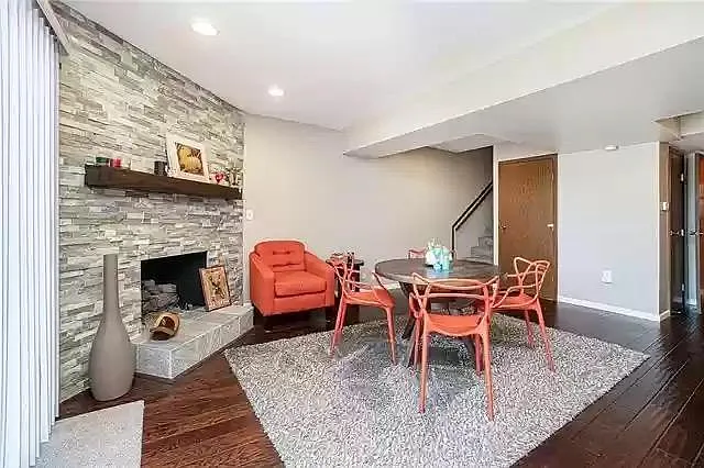 2521 W 24th Ter