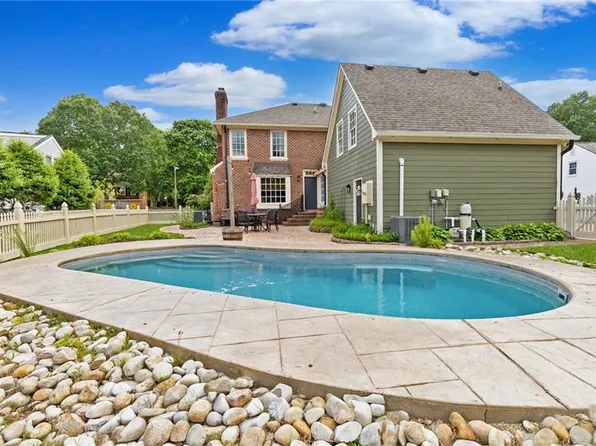 621 Briarwood Dr, Chesapeake, VA 23322