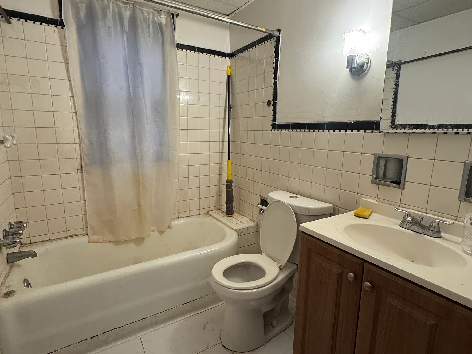 4 bed, $1,300 — Photo 3