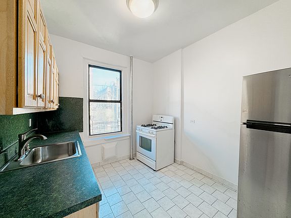 5th image of 609 W 186th St APT 42
