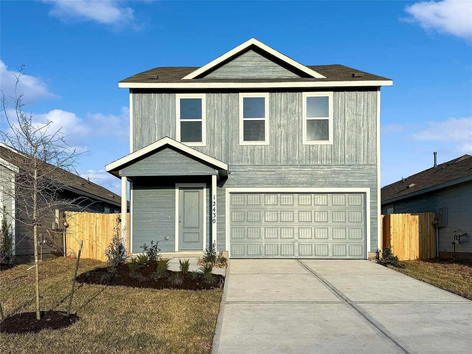 4 bed, 2.5 bath, 1998 sqft, $2,100 — Photo 2