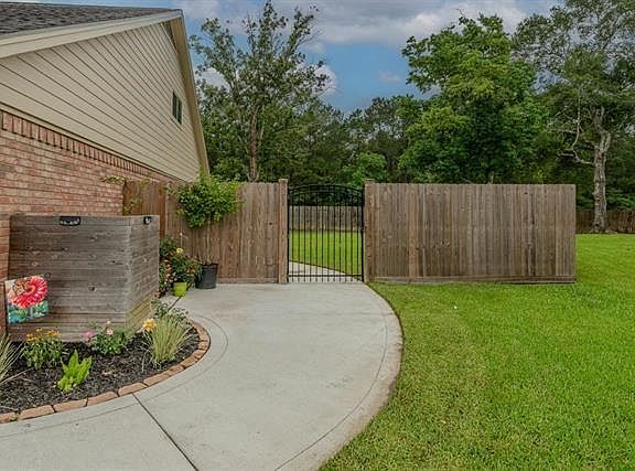 2nd image of 13090 Aspen Ln