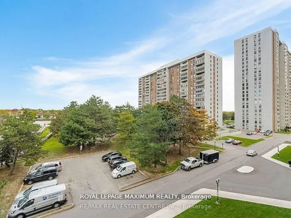 15 Kensington Rd #1912, Brampton, ON L6T 3W2