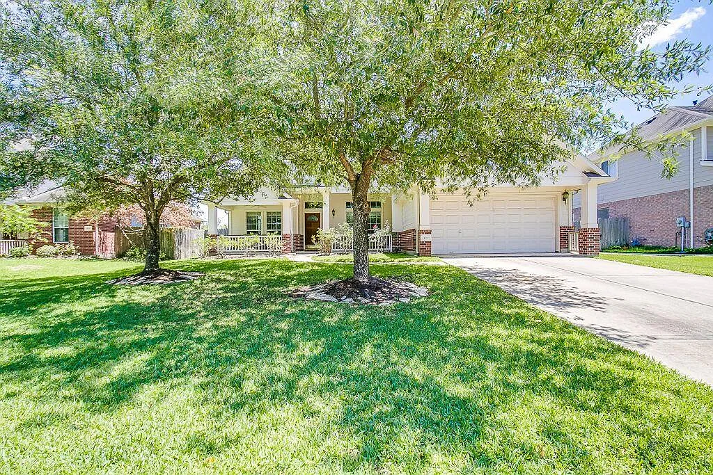 3 bed, 2.0 bath, 2410 sqft, $2,700 — Photo 2