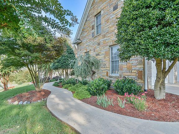 3rd image of 209 Highland Gate Dr