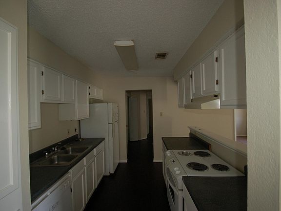 5th image of 2811 Woodmont Trl