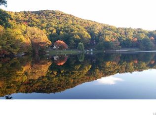 49 Overlook Dr, Tomkins Cove, NY