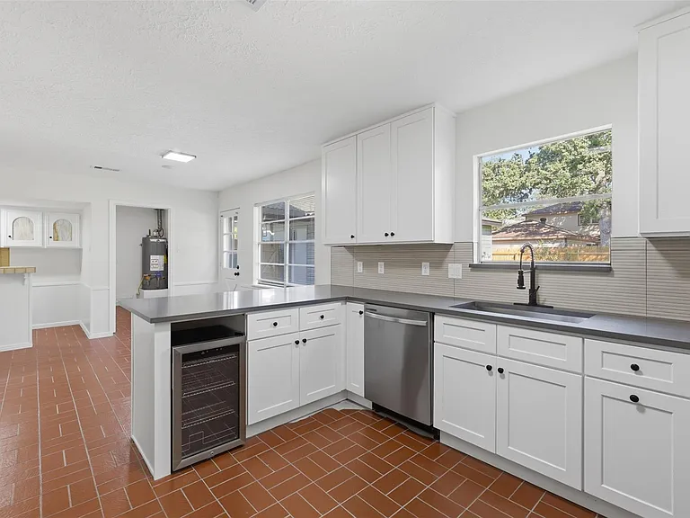 3930 Cypress Hill Dr — Photo 18