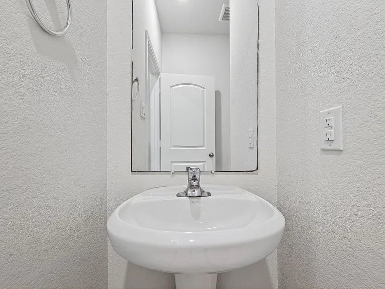 228 Elm Patch Dr — Photo 35