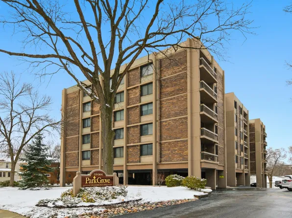 1110 Grove St APT 2C, Downers Grove, IL 60515