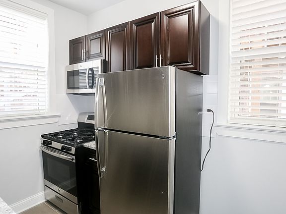 4th image of 1106 W Glenlake Ave Unit 4